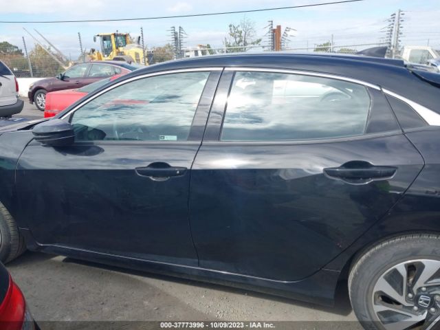 SHHFK7H25JU422138 Honda Civic Hatchback Lx