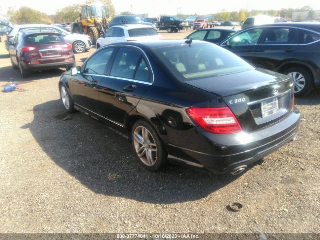 2013 MERCEDES-BENZ C-CLASS WDDGF8AB5DR253432 Photo 2
