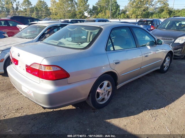 1998 HONDA ACCORD SDN EX VIN: 1HGCG5655WA052513
