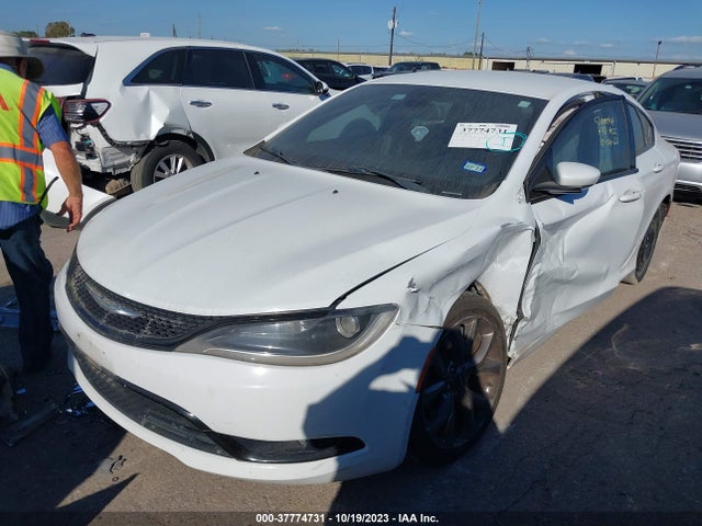 Chrysler 200 S 2015 1C3CCCBB3FN696678 Image 2