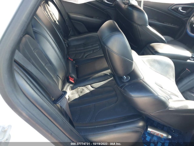 Chrysler 200 S 2015 1C3CCCBB3FN696678 Image 8
