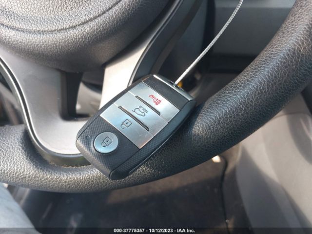 KNDCB3LC0H5042181 KIA NIRO LX