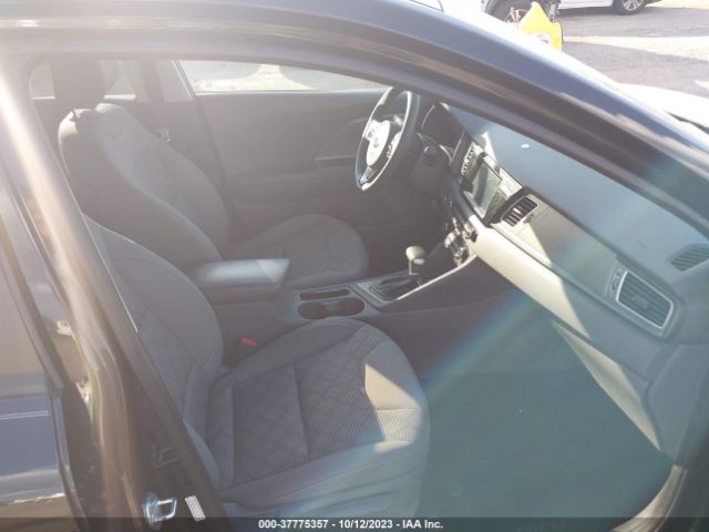 KNDCB3LC0H5042181 KIA NIRO LX