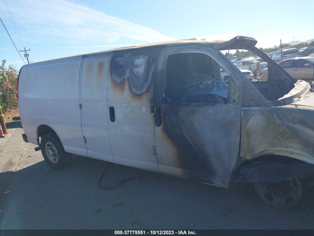 Chevrolet Express 2500 Work Van 2018 1GCWGBFP5J1254675 Image 12