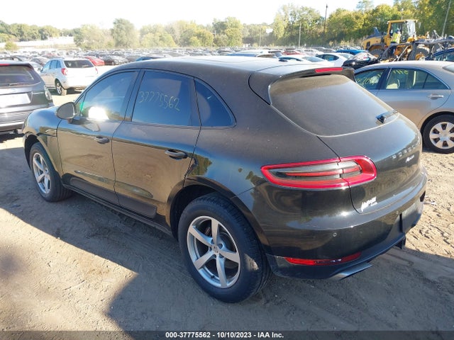 2018 PORSCHE MACAN WP1AA2A50JLB11069 Photo 2