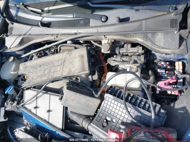 KNDCB3LC3K5260235 KIA NIRO LX