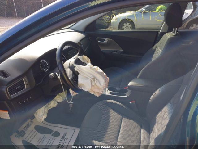 KNDCB3LC3K5260235 KIA NIRO LX