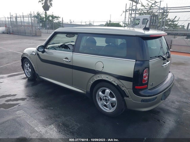 2011 MINI COOPER CLUBMAN WMWZF3C50BTY00973 Photo 2