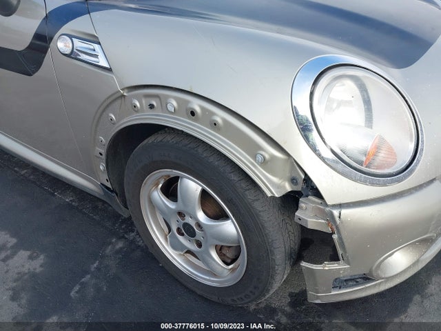 2011 MINI COOPER CLUBMAN WMWZF3C50BTY00973 Photo 5