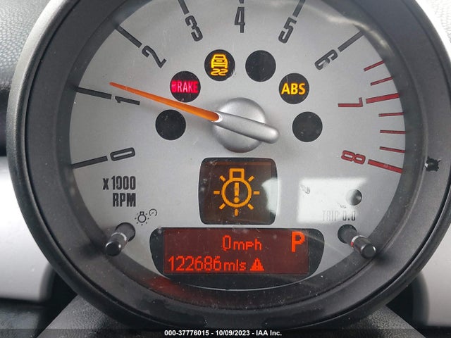 2011 MINI COOPER CLUBMAN WMWZF3C50BTY00973 Photo 6