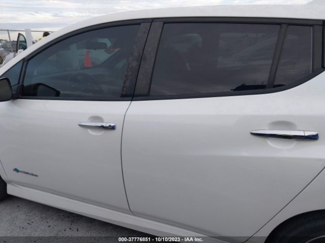 1N4AZ1CP6JC306215 Nissan LEAF SV