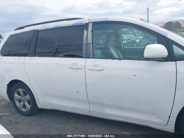 Toyota SIENNA LE 2015 5TDKK3DC2FS540433 Image 13