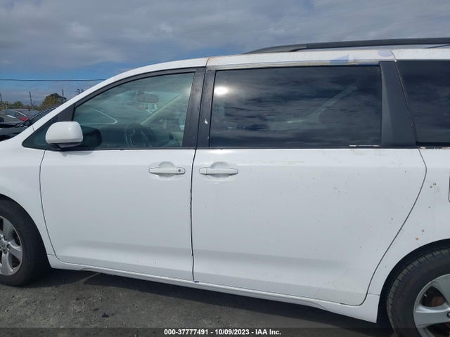 Toyota SIENNA LE 2015 5TDKK3DC2FS540433 Image 14