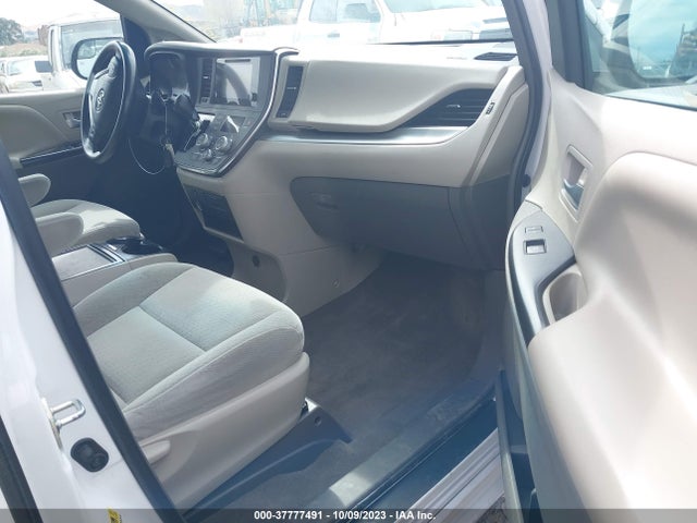 Toyota SIENNA LE 2015 5TDKK3DC2FS540433 Image 5