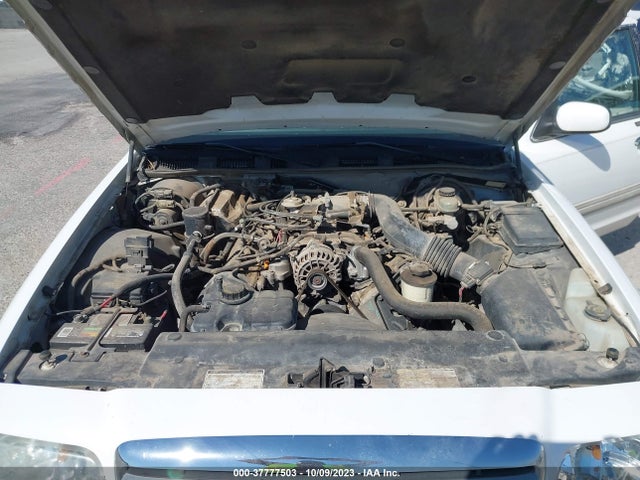1998 FORD CROWN VICTORIA LX VIN: 2FAFP74W8WX102448