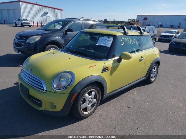 2011 MINI COOPER HARDTOP WMWSU3C55BT092579 Photo 1