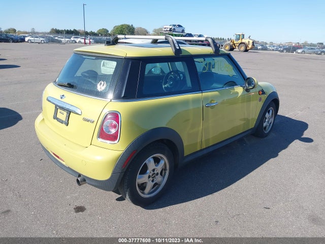 2011 MINI COOPER HARDTOP WMWSU3C55BT092579 Photo 3