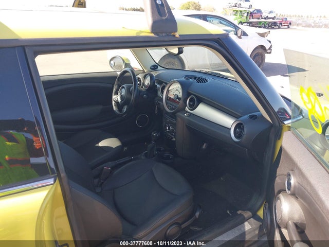 2011 MINI COOPER HARDTOP WMWSU3C55BT092579 Photo 4