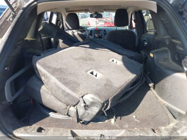 1C4PJLCB7JD554074 Jeep Cherokee Latitude