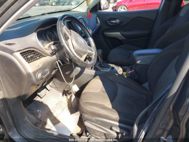 1C4PJLCB7JD554074 Jeep Cherokee Latitude