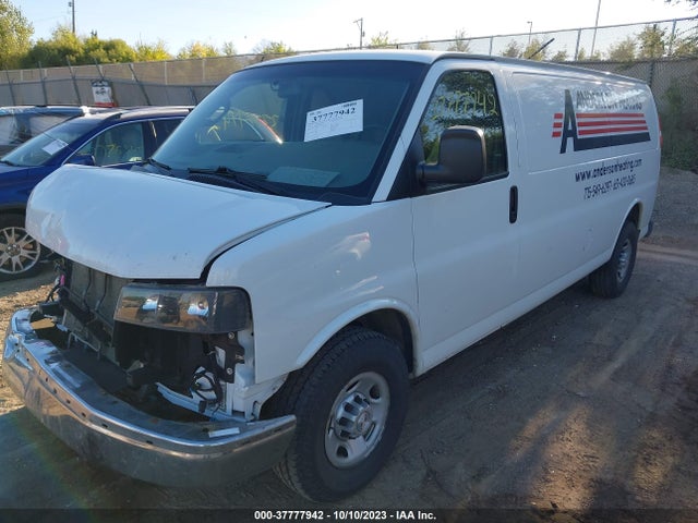 Chevrolet EXPRESS CARGO VAN 2017 1GCWGBFG0H1349672 Image 2