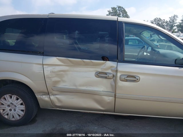 2005 CHRYSLER TOWN & COUNTRY LX VIN: 2C4GP44R95R321462