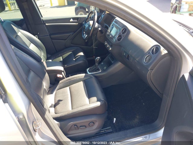 WVGBV3AX8EW058557 Volkswagen Tiguan R-line