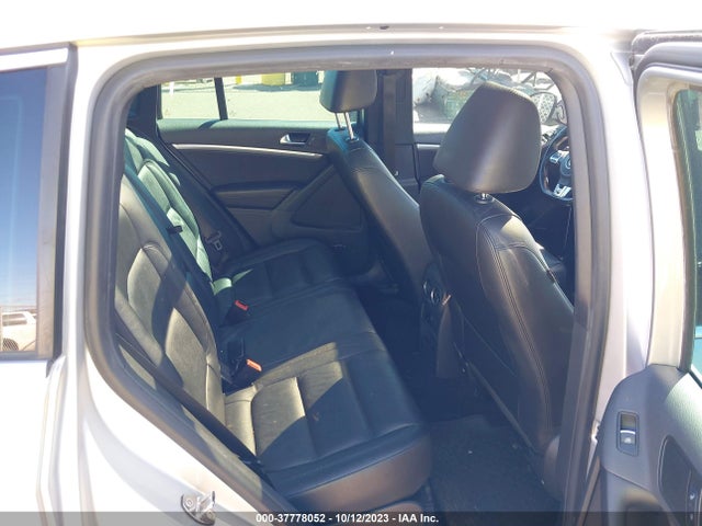 WVGBV3AX8EW058557 Volkswagen Tiguan R-line