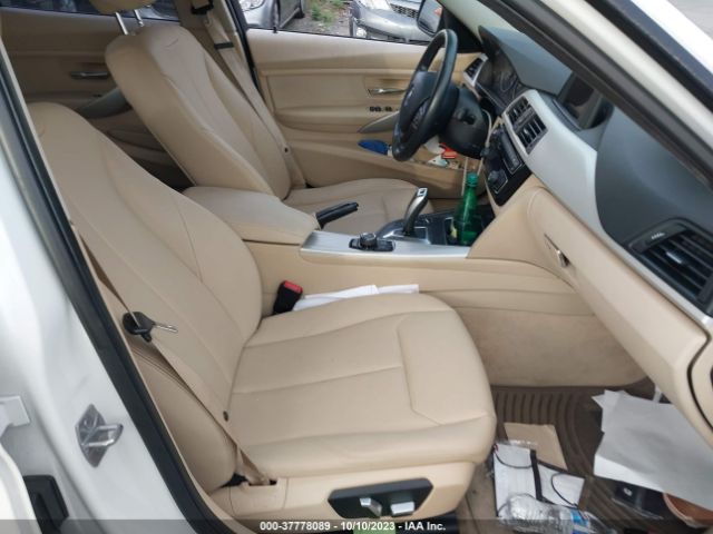 WBA8A9C5XGK619065 BMW 3 Series 320i