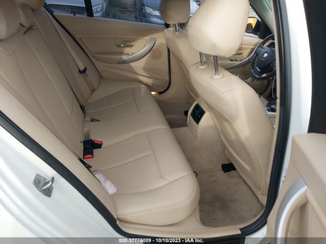 WBA8A9C5XGK619065 BMW 3 Series 320i