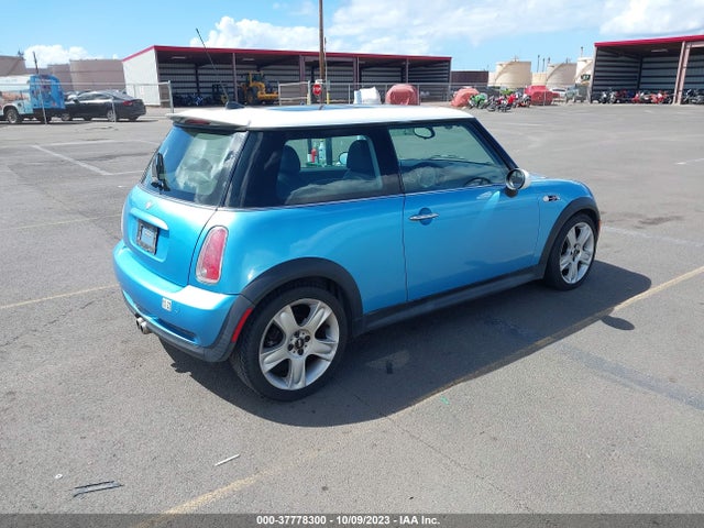 2005 MINI COOPER HARDTOP WMWRE33465TG95759 Photo 3