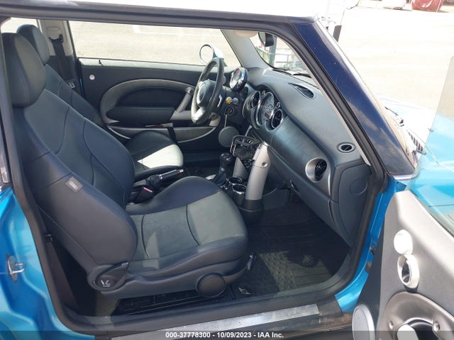 2005 MINI COOPER HARDTOP WMWRE33465TG95759 Photo 4