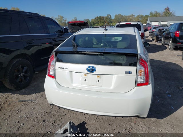 Toyota Prius Four 2015 JTDKN3DU3F1876234 Image 16