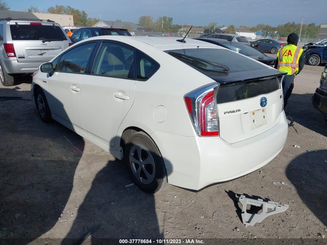 Toyota Prius Four 2015 JTDKN3DU3F1876234 Image 3