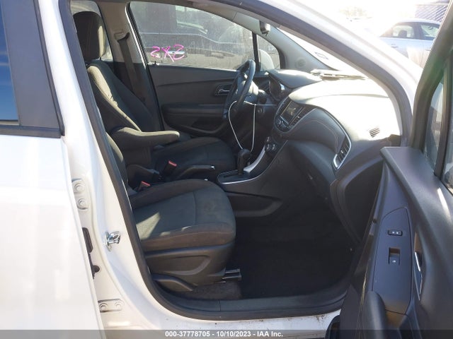 Chevrolet TRAX LS 2018 KL7CJKSB8JB527503 Image 5