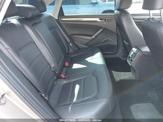 1VWBT7A31GC044869 Volkswagen Passat 1.8t Se