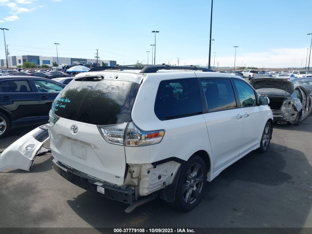 Toyota SIENNA SE 2017 5TDXZ3DC2HS793076 Image 4