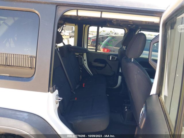 1C4HJXDG0JW112425 Jeep Wrangler Unlimited Sport S