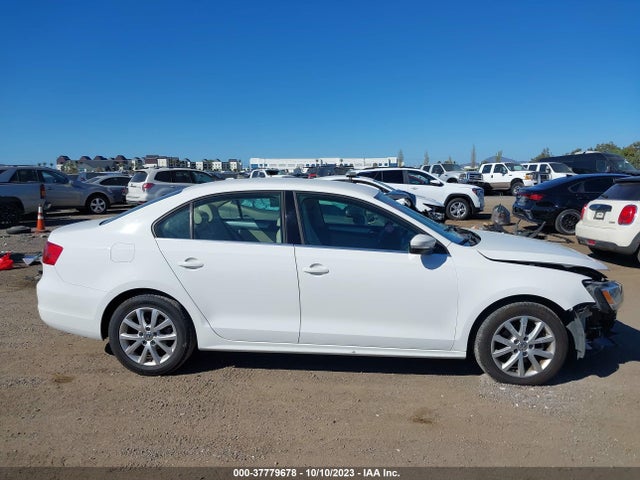 3VWD17AJ0EM375855 Volkswagen Jetta Sedan Se W/connectivity