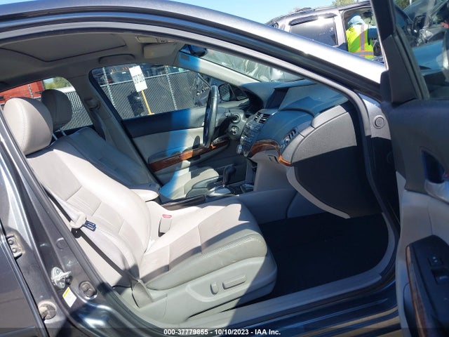 2011 HONDA ACCORD SDN EX-L VIN: 1HGCP3F82BA024905