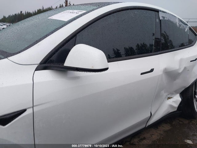 Tesla Model Y Long Range 2023 7SAYGDEE3PF646724 Image 13