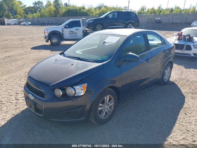 Chevrolet SONIC LT 2014 1G1JC5SH5E4139027 Image 2