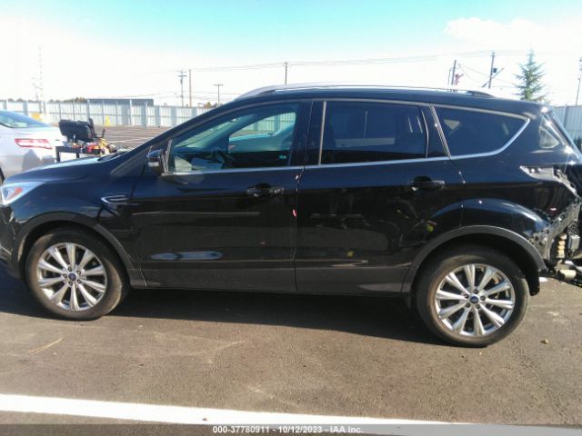 1FMCU9J99HUE48532 Ford Escape Titanium