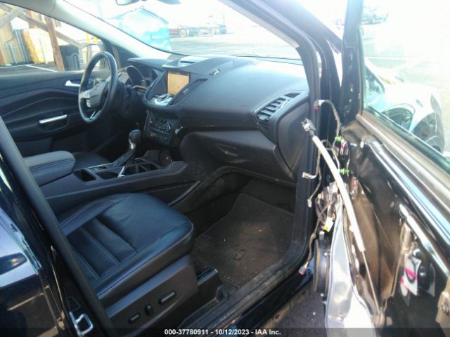 1FMCU9J99HUE48532 Ford Escape Titanium