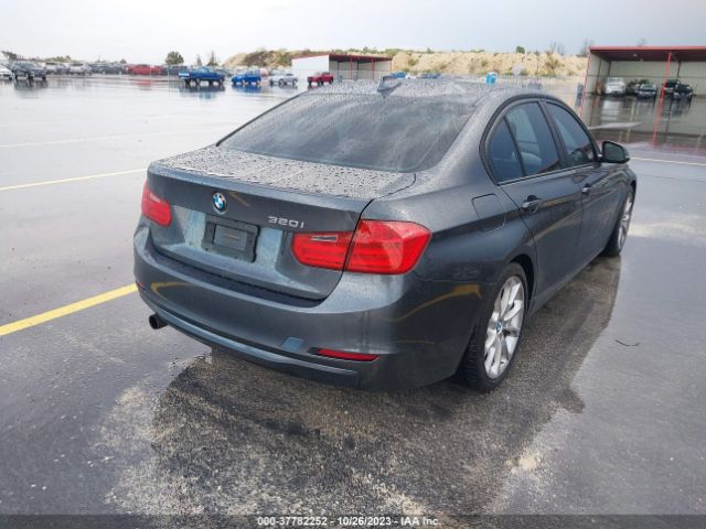 WBA3B1G54ENN90371 BMW 3 Series 320i
