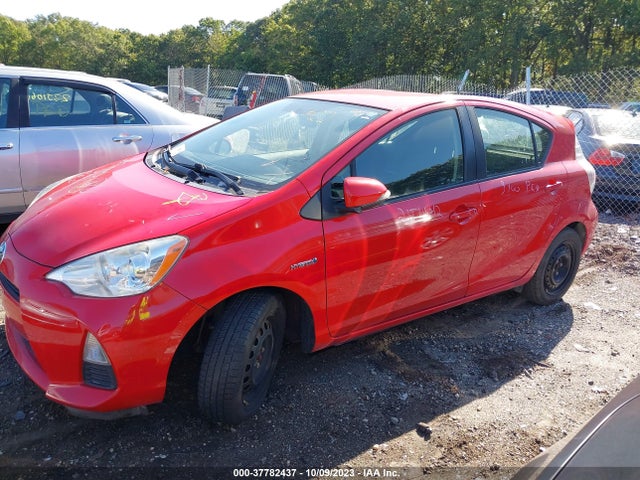 Toyota Prius C One/three/two/four 2014 JTDKDTB39E1572448 Image 2