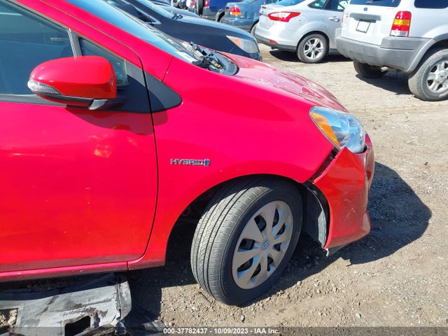 Toyota Prius C One/three/two/four 2014 JTDKDTB39E1572448 Image 6