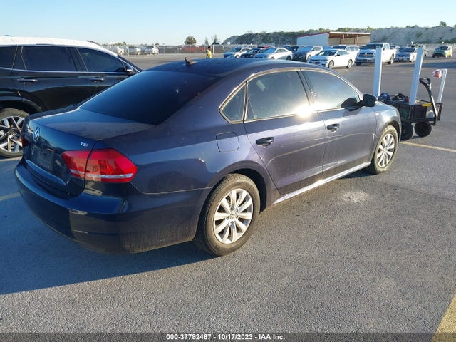 1VWAT7A38FC027335 Volkswagen Passat 1.8t Wolfsburg Ed
