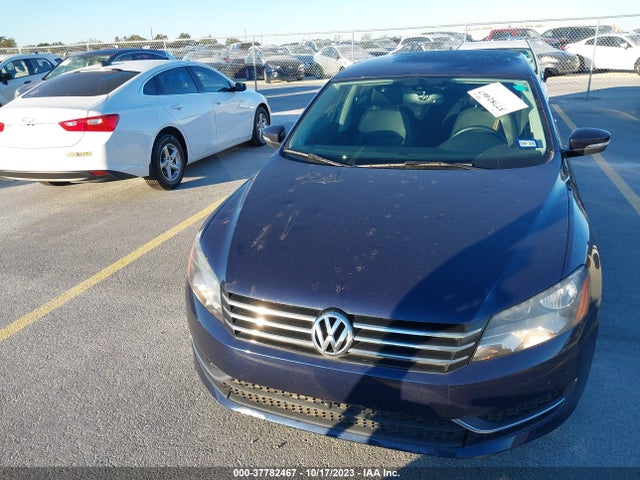 1VWAT7A38FC027335 Volkswagen Passat 1.8t Wolfsburg Ed