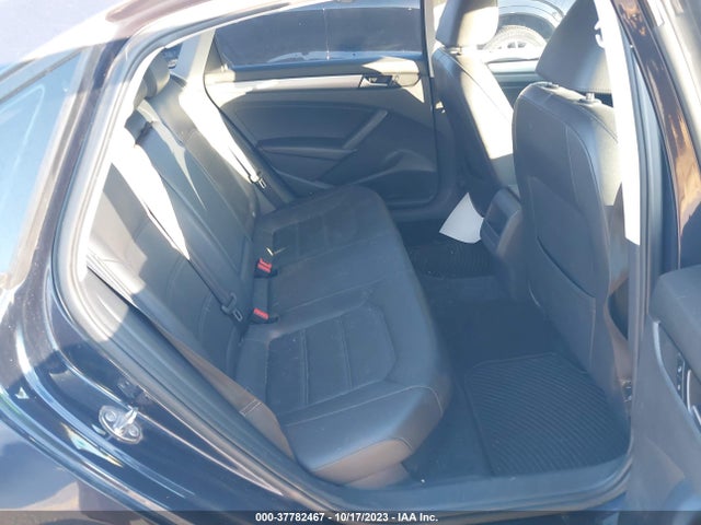 1VWAT7A38FC027335 Volkswagen Passat 1.8t Wolfsburg Ed